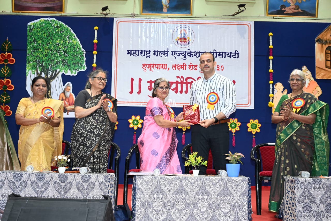 हुजूरपागेमध्ये गुरुपौर्णिमा उत्सव व कृतज्ञता सोहळा संपन्न gurupornima-IMG-20260729-WA0083.jpg